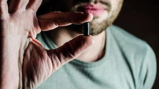 Hälsobloggen-VAD ÄR SKILLNADEN MELLAN CBD-ISOLAT OCH CBD-DISTILLAT?